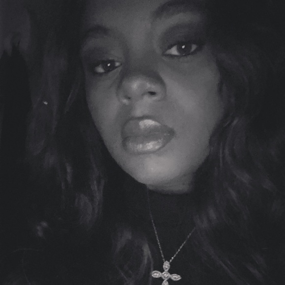 Meet your Posher!!! - Picture 1 of 5